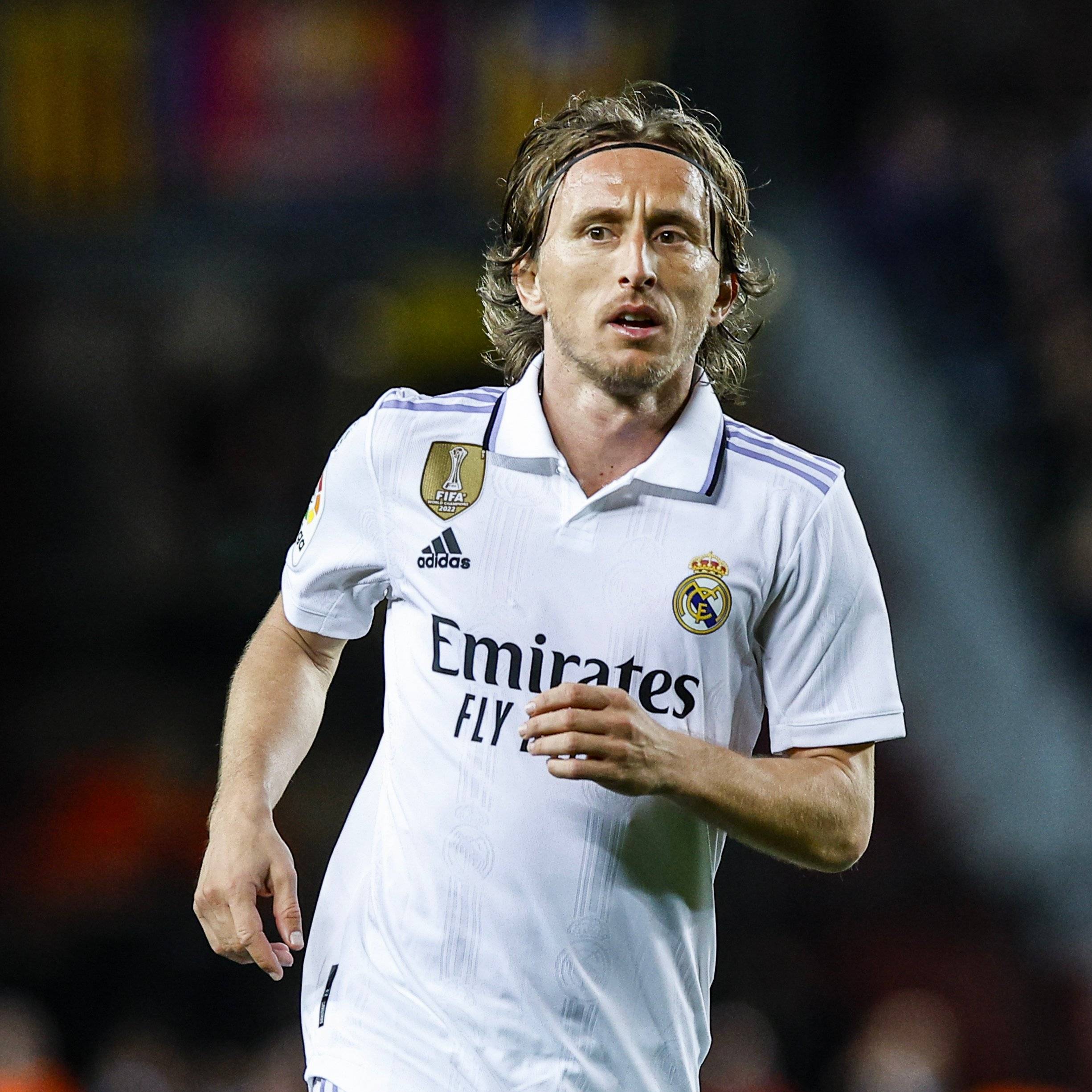 中超降级队换帅风波：洋帅黯然离场，菜鸟能否逆袭？